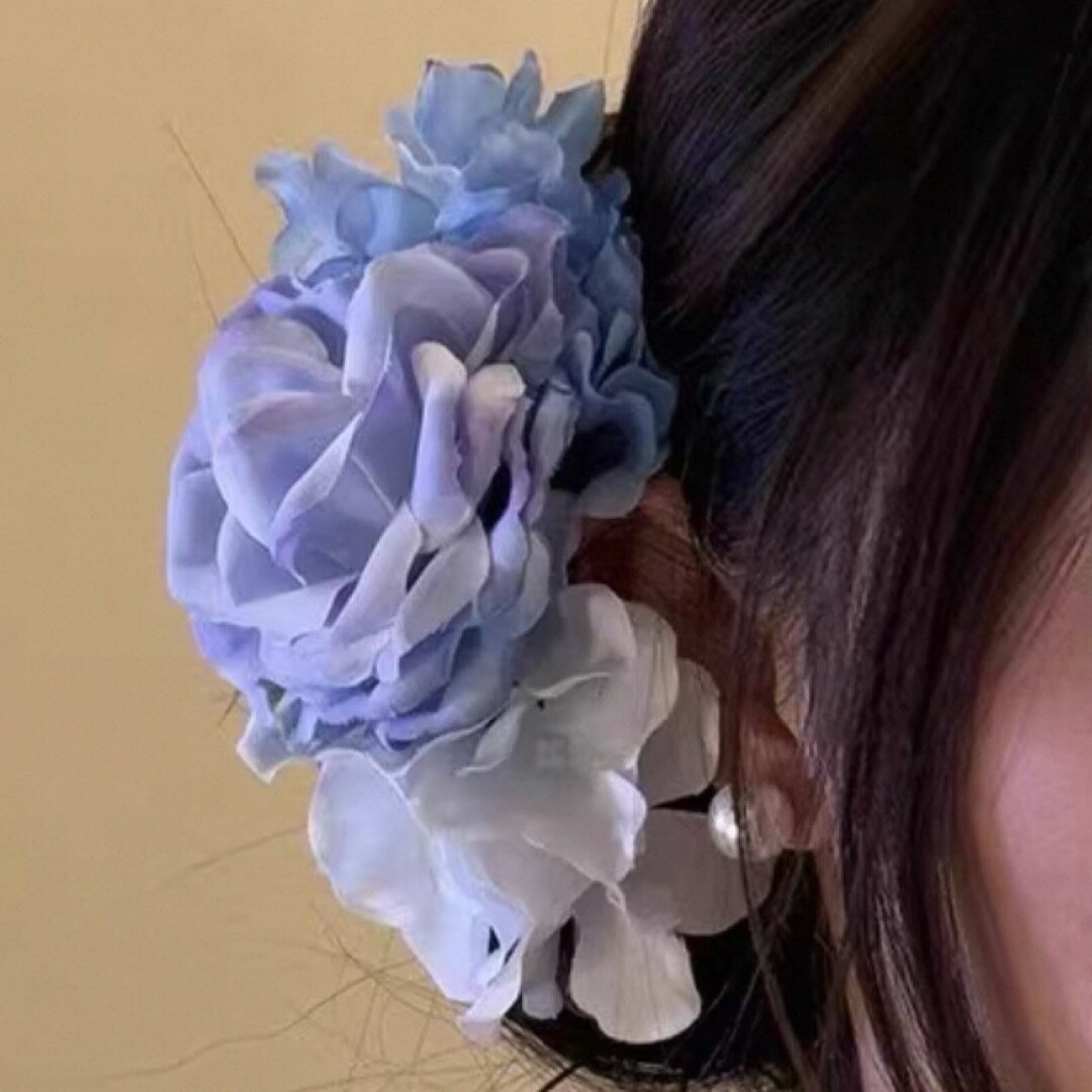 A066740ブルー花髪飾り 大ぶりフラワーヘアクリップ 結婚式 成人式 卒業式 浴衣
