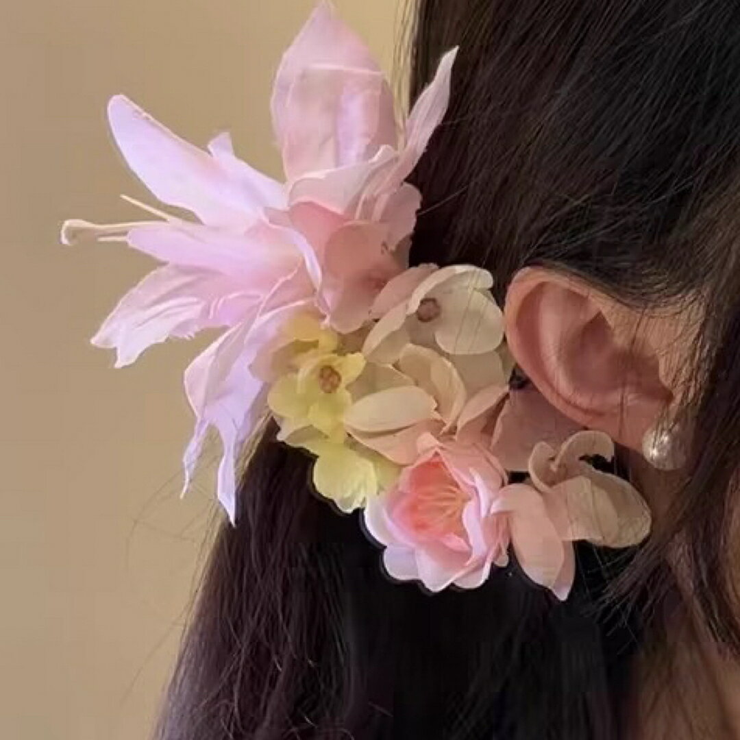 A066741華やかピンク花髪飾り 大ぶりフラワーヘアクリップ 結婚式 成人式 卒業式