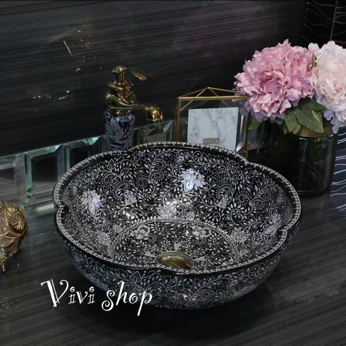 状態 ：新品未使用サイズ（cm）：幅：42奥行き：42高さ：15素材：陶磁器取付について：取付工事はお近くの工務店様にご相談してください＜ 重量物なので同梱はできません ＞☆☆★★★★★★★★★★★★★☆☆◆お客様のご覧になっているモニター等により多少色が異なる場合がございます。あらかじめご了承ください。◆複数ご注文の場合やお急ぎの場合は必ず事前に納期のお質問をお願いいたします。◆サイズの誤差は多少発生します。ご了承下さい。☆☆★★★★★★★★★★★★★☆☆注意事項1、こちらの商品は海外製の新品です。撮影時の照明やPC環境によって実際の商品と色が違う場合があります。2、輸入品で日本語の説明がない場合があり、サポートもございませんので商品知識のある方のみ御注文下さい。4、ご注文について 代引き引き換え、局留めは受け付けておりません。5、取り扱っている商品は、海外・アジア製品になります。きちんと全ての商品の検品をしておりますが、日本製に比べると作りが甘い場合があります。完璧を求められる方は御注文をお控えください。6、初期不良、輸送中の破損等は返金対応させて頂きます。その際はご到着から2日以内にご連絡をお願い致し7、新品未使用品ですが、外箱に初期からのスレ、剥げ歪みなどあります8、この商品は、購入後発送まで8日程度を要しますので、ご理解の上ご購入頂きますようお願い致します上記理由の返品交換は承ることが出来ませんので予めご了承くださいませ。