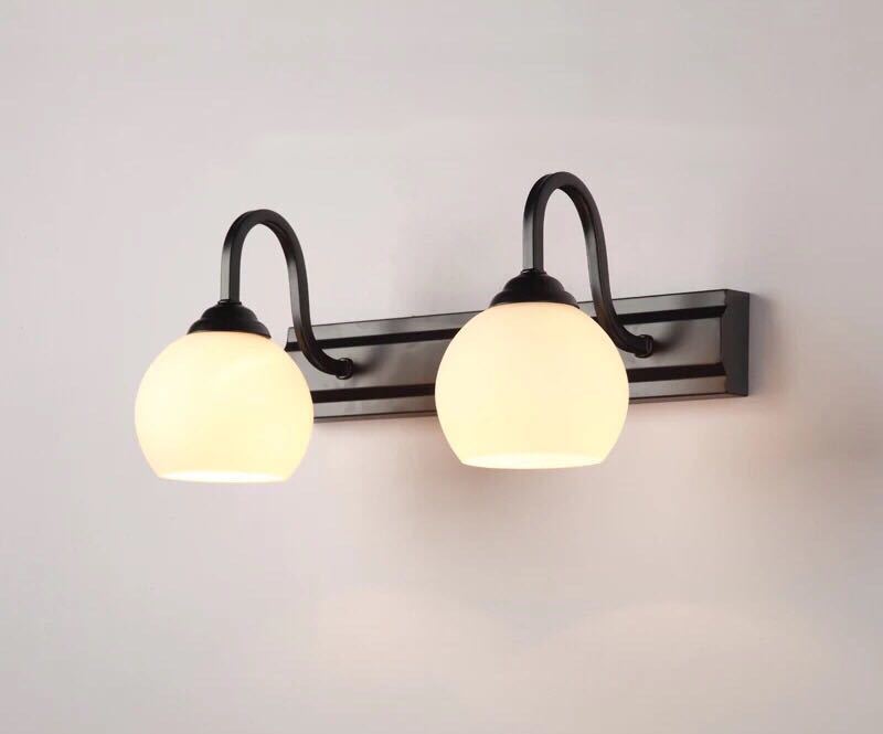 サイズ：幅65 x 高さ19 (cm）ワット数 ：電球40W×3個（E14)（※電球は付属しておりません）素材：樹脂、合金、鉄使用可能電球:LED電球、白熱球、電球型蛍光灯等★取付工事は電気工事士にご相談してください。★検品のため開封してある場合があります。★複数ご注文の場合やお急ぎの場合は必ず事前に納期のお質問をお願いいたします。★当店では製品のサポートは行っておりませんので使用法など説明できない場合もございますのでご了承ください。★こちらの商品は完全防水ではございません。外灯として使用した場合、雨風等で故障する可能性がございます。原則室内用としてご使用下さい注意事項1、ランプがつくかどうかの確認をしてから出荷しますので、多少緩衝材がいたんだりします。ご了承ください。プロの職人さんによる手造りランプのため、大きさや色合い、接合部分など機械的に作ったものとは違って、一つ一つ違います。アウトレット込みです。2、表記と多少の差異が生じることもござ います。予めご了承の上、お買い求めくださいませ3、ご利用のPC環境により、実際の商品と色が異なる場合がございます。予めご了承ください。4、新品未使用品ですが、外箱に初期からのスレ、剥げ歪みなどあります。5、海外品ですので、気にされる方はご遠慮下さい。6、この商品は、全て手作り手描きの製品のため、商品により重量・形状の歪み・個体差、釉薬の掠れ、 針穴のような凹み、滲み、色とび、黒点、多少の傷・欠け、突起、ざらつき、濃淡差、色ムラなどがある 場合がございますが不良商品ではございません。7、素材の色・風合いなど、ディスプレーにより、一部写真と実物が異なる場合がございますので、あらか じめご了承ください。8、この商品は、購入後発送まで7日程度を要しますので、ご理解の上ご購入頂きますようお願い致します，お急ぎの方はご注文をご遠慮ください9、本品は輸入品の為、外箱にへこみ・傷等ある場合がございますが商品に関しては問題ありません。上記理由の返品交換は承ることが出来ませんので予めご了承くださいませ。