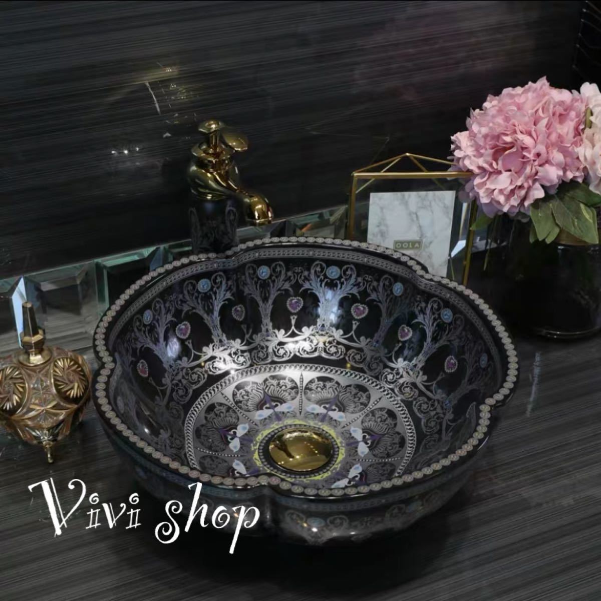 状態 ：新品未使用サイズ（cm）：幅：42奥行き：42高さ：15素材：陶磁器取付について：取付工事はお近くの工務店様にご相談してください＜ 重量物なので同梱はできません ＞☆☆★★★★★★★★★★★★★☆☆◆お客様のご覧になっているモニター等により多少色が異なる場合がございます。あらかじめご了承ください。◆複数ご注文の場合やお急ぎの場合は必ず事前に納期のお質問をお願いいたします。◆サイズの誤差は多少発生します。ご了承下さい。☆☆★★★★★★★★★★★★★☆☆注意事項1、こちらの商品は海外製の新品です。撮影時の照明やPC環境によって実際の商品と色が違う場合があります。2、輸入品で日本語の説明がない場合があり、サポートもございませんので商品知識のある方のみ御注文下さい。4、ご注文について 代引き引き換え、局留めは受け付けておりません。5、取り扱っている商品は、海外・アジア製品になります。きちんと全ての商品の検品をしておりますが、日本製に比べると作りが甘い場合があります。完璧を求められる方は御注文をお控えください。6、初期不良、輸送中の破損等は返金対応させて頂きます。その際はご到着から2日以内にご連絡をお願い致し7、新品未使用品ですが、外箱に初期からのスレ、剥げ歪みなどあります8、この商品は、購入後発送まで8日程度を要しますので、ご理解の上ご購入頂きますようお願い致します上記理由の返品交換は承ることが出来ませんので予めご了承くださいませ。