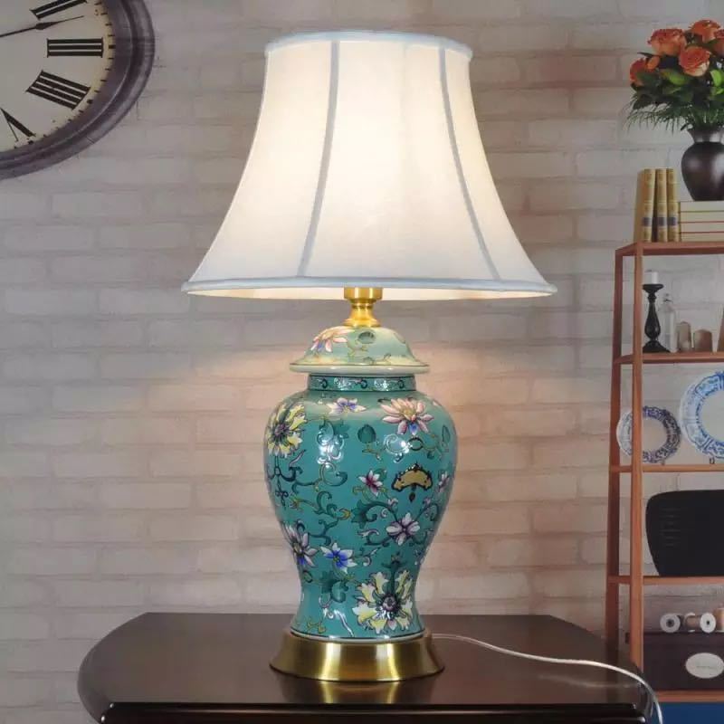 【商品仕様】■個口数：1 （〜40Wまで対応）■E26白熱球、電球型蛍光灯、LED電球使用可能■使用電球：1個（※電球は付属しておりません）■商品外寸：幅約40 ×高さ68（cm)※サイズの誤差は多少発生します。ご了承下さい。★購入後のキャンセルは、ご遠慮ください。★検品のため開封してある場合があります。★複数ご注文の場合やお急ぎの場合は必ず事前に納期のお質問をお願いいたします。注意事項1、ご利用のPC環境により、実際の商品と色が異なる場合がございます。予めご了承ください。2、新品未使用品ですが、外箱に初期からのスレ、剥げ歪みなどあります。3、海外品ですので、気にされる方はご遠慮下さい。4、この商品は、購入後発送まで8日程度を要しますので、ご理解の上ご購入頂きますようお願い致します，お急ぎの方はご注文をご遠慮ください5、素材の色・風合いなど、ディスプレーにより、一部写真と実物が異なる場合がございますので、あらか じめご了承ください。上記理由の返品交換は承ることが出来ませんので予めご了承くださいませ