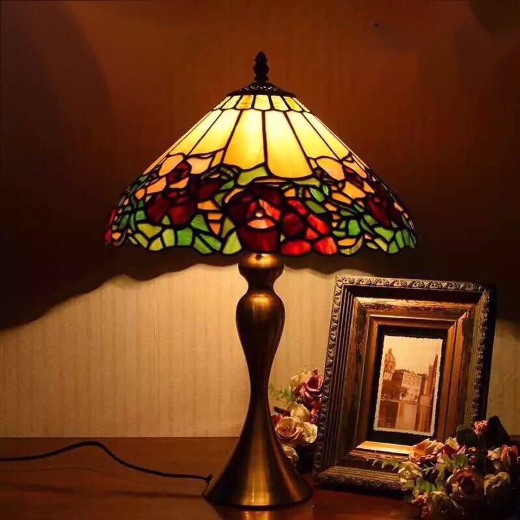 A042590ステンドグラスランプ 卓上スタンド 豪華テーブルランプ 卓上照明 ガラス工芸スタンド．銅スタ..