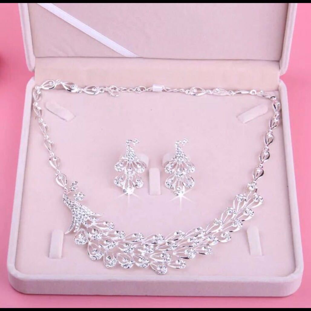 A015692ウェディング 花嫁3点セット アクセサリー ティアラ+イヤリング+ネックレス ．