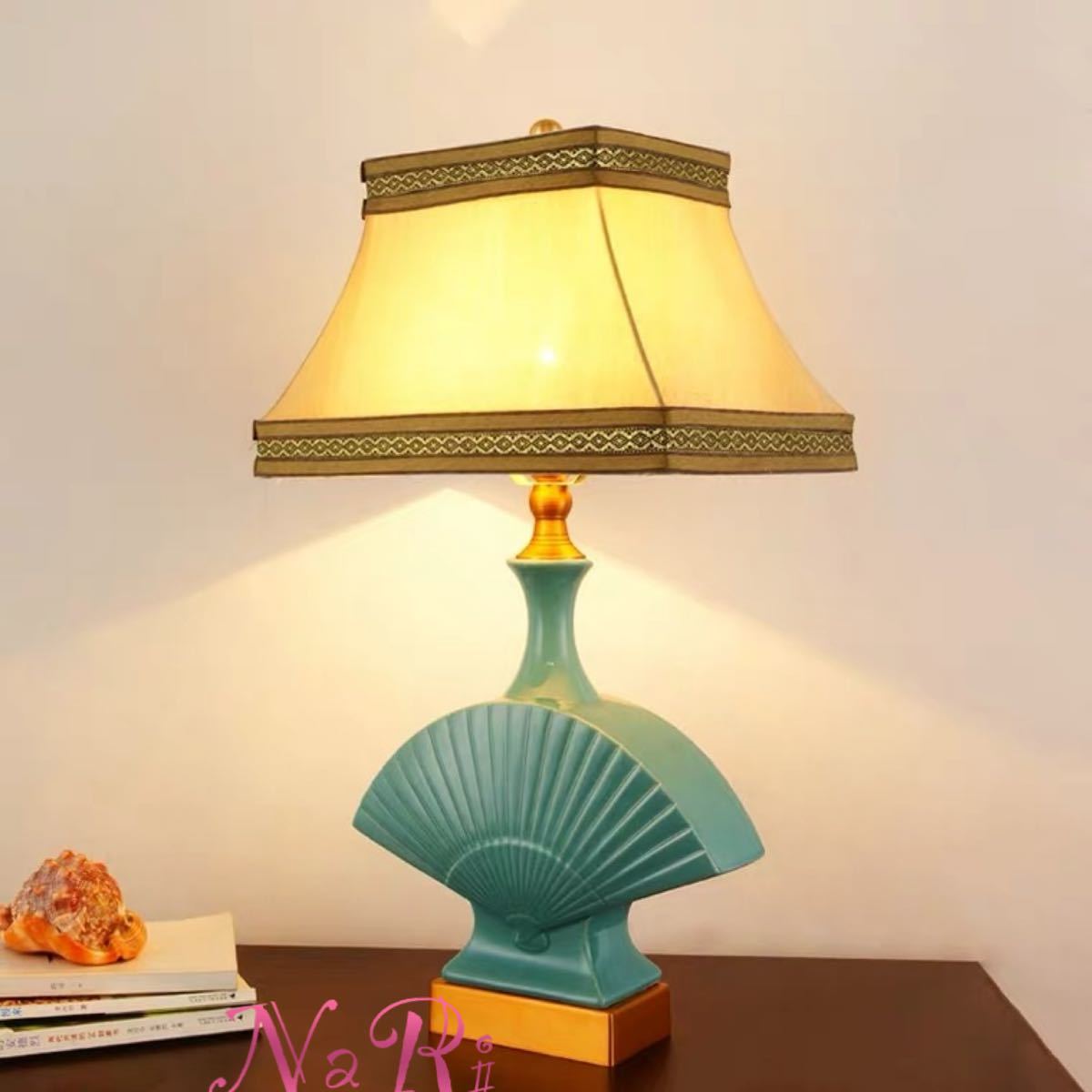 【商品仕様】■個口数：1 （〜40Wまで対応）■E26白熱球、電球型蛍光灯、LED電球使用可能■使用電球：1個（※電球は付属しておりません）■商品外寸：幅約35 ×高さ約54 (cm)※サイズの誤差は多少発生します。ご了承下さい。★在庫は日々変動しておりますので万が一売り切れの場合は注文をキャンセルさせて頂く場合がございます。お早めにご注文お願い致します。★購入後のキャンセルは、ご遠慮ください。★検品のため開封してある場合があります。★複数ご注文の場合やお急ぎの場合は必ず事前に納期のお質問をお願いいたします。注意事項1、ランプがつくかどうかの確認をしてから出荷しますので、多少緩衝材がいたんだりします。ご了承ください。2、表記と多少の差異が生じることもござ います。予めご了承の上、お買い求めくださいませ3、ご利用のPC環境により、実際の商品と色が異なる場合がございます。予めご了承ください。4、新品未使用品ですが、外箱に初期からのスレ、剥げ歪みなどあります。5、海外品ですので、気にされる方はご遠慮下さい。6、この商品は、全て手作り手描きの製品のため、商品により重量・形状の歪み・個体差、釉薬の掠れ、 針穴のような凹み、滲み、色とび、黒点、多少の傷・欠け、突起、ざらつき、濃淡差、色ムラなどがある 場合がございますが不良商品ではございません。7、素材の色・風合いなど、ディスプレーにより、一部写真と実物が異なる場合がございますので、あらか じめご了承ください。8、この商品は、購入後発送まで8日程度を要しますので、ご理解の上ご購入頂きますようお願い致します，お急ぎの方はご注文をご遠慮ください上記理由の返品交換は承ることが出来ませんので予めご了承くださいませ。