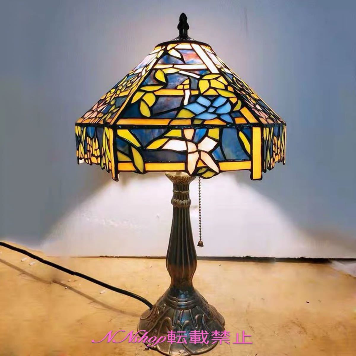 【商品仕様】■個口数：1 （〜40Wまで対応）■E26白熱球、電球型蛍光灯、LED電球使用可能（※電球は付属しておりません）■商品外寸：幅約30 ×高さ49 (cm)※サイズの誤差は多少発生します。ご了承下さい。★購入後のキャンセルは、ご遠慮ください。★検品のため開封してある場合があります★複数ご注文の場合やお急ぎの場合は必ず事前に納期のお質問をお願いいたします。注意事項1、ランプがつくかどうかの確認をしてから出荷しますので、多少緩衝材がいたんだりします。ご了承ください。プロの職人さんによる手造りランプのため、大きさや色合い、接合部分など機械的に作ったものとは違って、一つ一つ違います。アウトレット込みです。2、表記と多少の差異が生じることもござ います。予めご了承の上、お買い求めくださいませ3、ご利用のPC環境により、実際の商品と色が異なる場合がございます。予めご了承ください。4、新品未使用品ですが、外箱に初期からのスレ、剥げ歪みなどあります。5、海外品ですので、気にされる方はご遠慮下さい。6、この商品は、全て手作り手描きの製品のため、商品により重量・形状の歪み・個体差、釉薬の掠れ、 針穴のような凹み、滲み、色とび、黒点、多少の傷・欠け、突起、ざらつき、濃淡差、色ムラなどがある 場合がございますが不良商品ではございません。7、素材の色・風合いなど、ディスプレーにより、一部写真と実物が異なる場合がございますので、あらか じめご了承ください。8、この商品は、購入後発送まで8日程度を要しますので、ご理解の上ご購入頂きますようお願い致します，お急ぎの方はご注文をご遠慮ください上記理由の返品交換は承ることが出来ませんので予めご了承くださいませ。