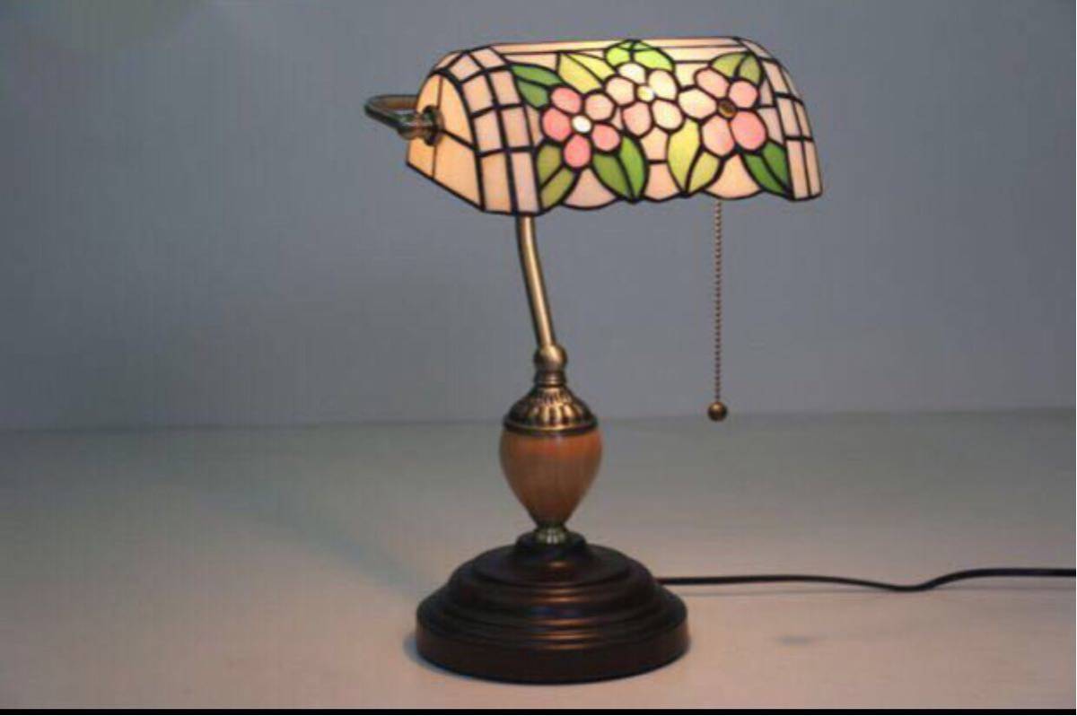 A025304ステンドグラスランプ 卓上スタンド 豪華テーブルランプ 卓上照明 ガラス工芸スタンド．
