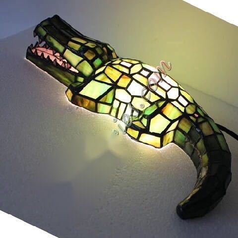 A023125ステンドグラスランプ 卓上スタンド ．豪華テーブルランプ 卓上照明 ワニ