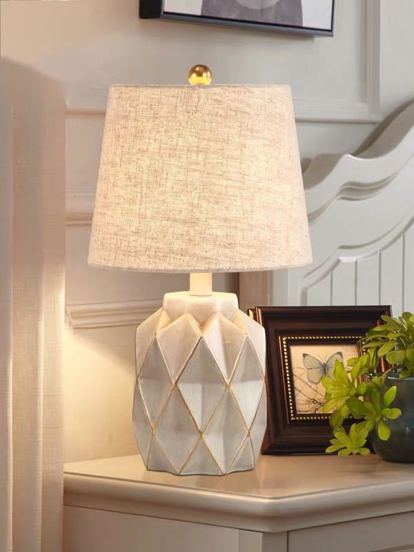 【商品仕様】■個口数：1 （〜40Wまで対応）■E26白熱球、電球型蛍光灯、LED電球使用可能■使用電球：1個（※電球は付属しておりません）■商品外寸：幅約20 × 高さ約44 (cm)※サイズの誤差は多少発生します。ご了承下さい。★購入後...