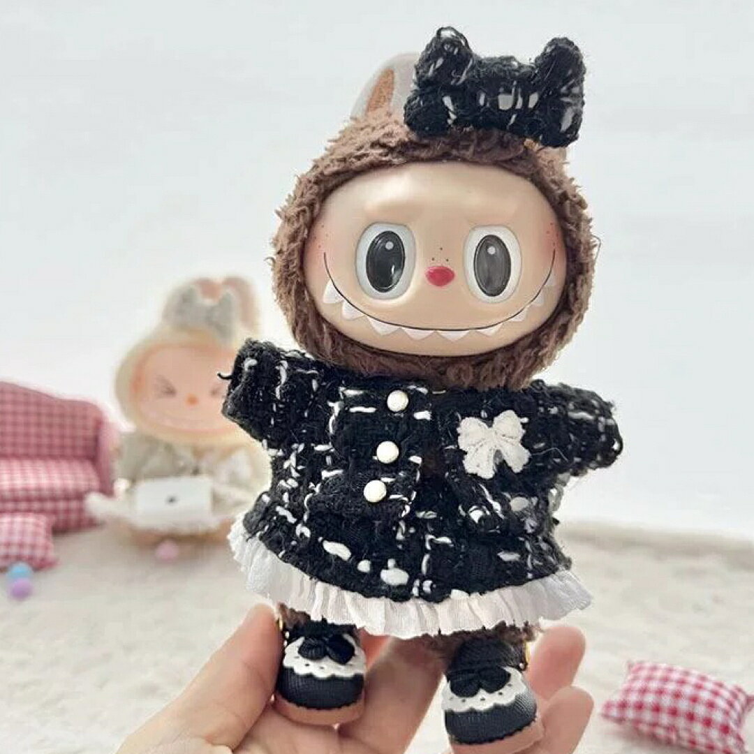 商品説明 POPMARTポップマートLABUBUラブブ商品は着替えのみ、labubu本体を付いてないです。ぬいぐるみは付属しておりません。セット内容1、頭飾り2、トップス3、スカート※丁寧にお作りしていますが、素人ハンドメイド品の為縫い目のズレ、歪み、よれ等がある場合がございます。ご了承頂ける方のみご購入お願い致します。[備考]※こちらの商品は受注生産品の為、ご注文後のキャンセル、変更はお受けできません。※こちらの商品は受注生産品の為、出荷までに8営業日程必要になります。※お急ぎの場合は必ず事前に在庫確認を行って下さい。