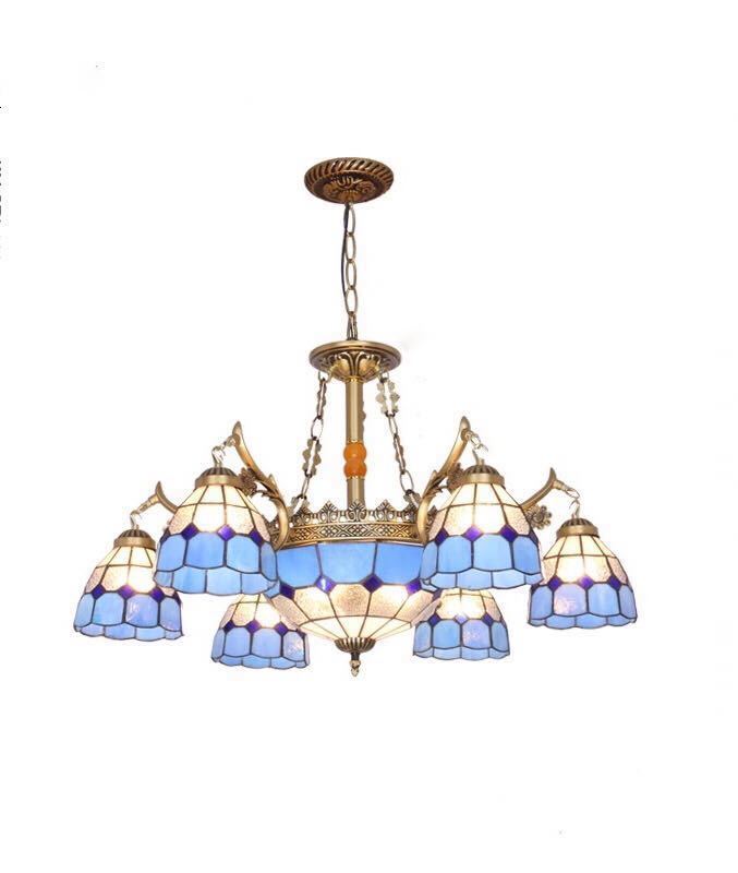 美しいガラスはどこから見ても華やかで美しい。繊細な造りの素敵なステンドランプ消灯時も素敵なインテリアになりますねサイズ ：約 幅76 x 高さ75 (cm）ワット数 ：電球60W×9 個（E26）素材：ガラス、樹脂、合金、鉄★取付工事は電気...