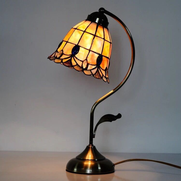 A045981ステンドグラスランプ 卓上スタンド ．豪華テーブルランプ 卓上照明