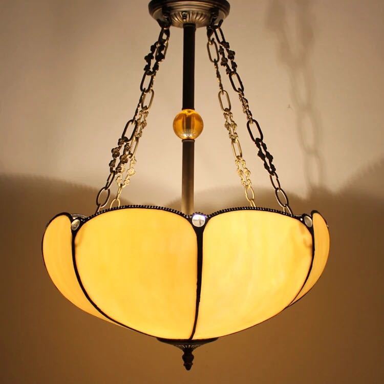 A027854ステンドグラス　ペンダントライト 豪華天井照明ステンドグラスランプ ガラス工芸品． 電源直結..