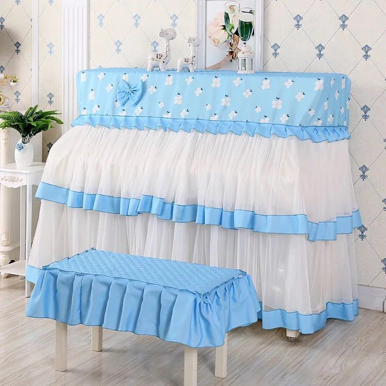 とってもラブリーでキュートなピアノカバー&amp;イスカバーセットです。ほこりやキズからピアノを守り、美しくピアノをカバー。大切なピアノの保護をしつつ、お部屋のアクセントにもなる素敵なアイテムです。素材 ポリエステル100％ピアノカバーのサイズ： 約155×35(上部奥行)x高さ120cmイスカバーのサイズ ：約57x37cm(イスのサイズ変わりできます）値段も変わります※平置き実寸の為、若干の誤差があります。注意事項1、ご利用のPC環境により、実際の商品と色が異なる場合がございます。予めご了承ください。2、新品未使用品ですが、外箱に初期からのスレ、剥げ歪みなどあります。3、海外品ですので、気にされる方はご遠慮下さい。4、この商品は、購入後発送まで8日程度を要しますので、ご理解の上ご購入頂きますようお願い致します5、製品により多少の誤差が生じる場合がございます。