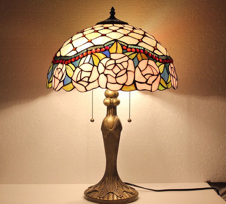 A043748ステンドグラスランプ 卓上スタンド ．豪華テーブルランプ 卓上照明