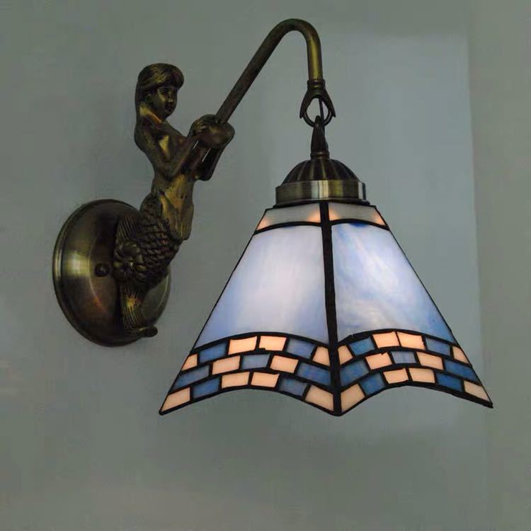 サイズ：幅約30 高さ26 （cm)ワット数 ：電球40W×1個（E26）素材：ステンドグラス、樹脂、合金、鉄使用可能電球:LED電球、白熱球、電球型蛍光灯等★取付工事は電気工事士にご相談してください。★検品のため開封してある場合があります...