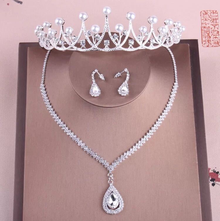 A035528上品な輝き ウェディング アクセサリー ティアラ+イヤリング+ネックレス 花嫁3点セット