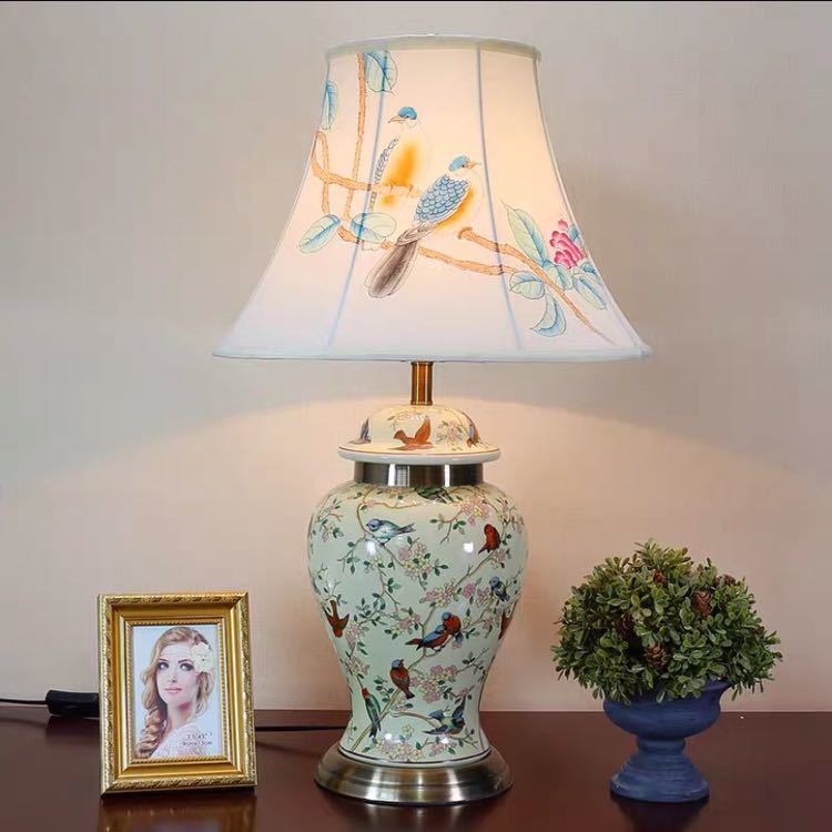 【商品仕様】■個口数：1 （〜40Wまで対応）■E26白熱球、電球型蛍光灯、LED電球使用可能■使用電球：1個（※電球は付属しておりません）■商品外寸：幅約38 x 高さ約66 (cm)※サイズの誤差は多少発生します。ご了承下さい。★在庫は...