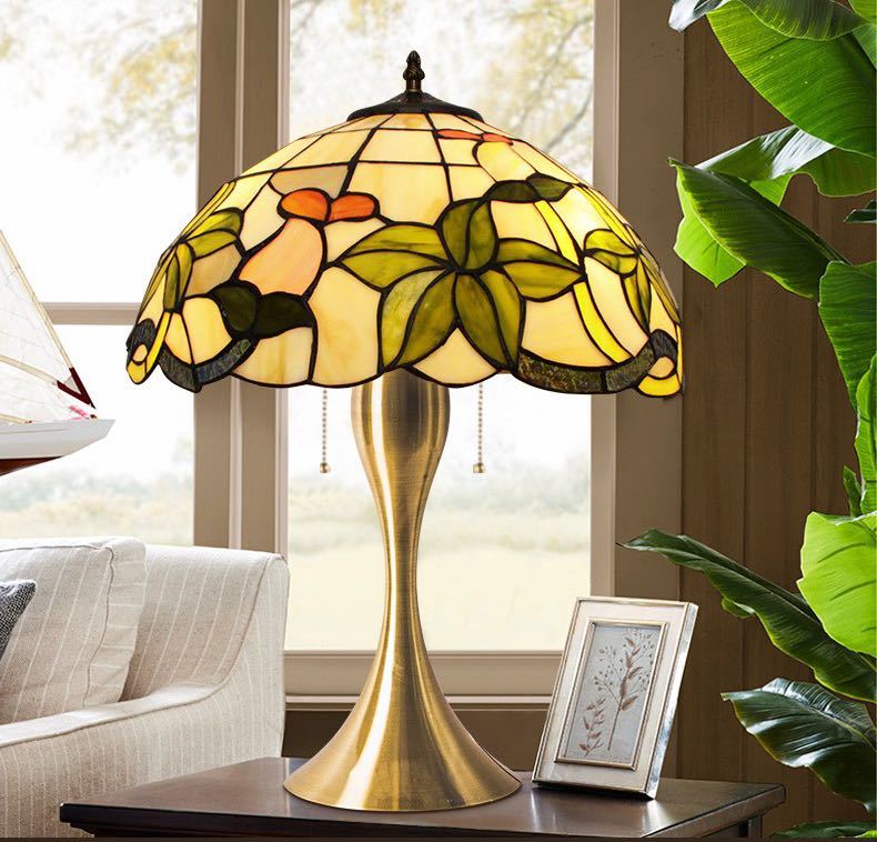 A012272ステンドグラスランプ 卓上スタンド 豪華テーブルランプ 卓上照明 ．ガラス工芸スタンド