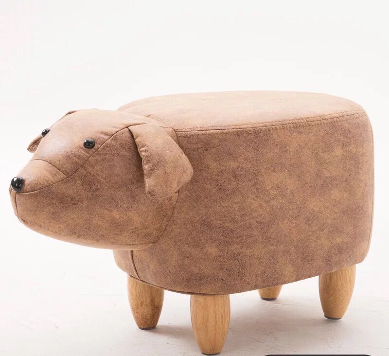 脚には床を傷つけないように保護フェルトを施しているので、どこでも気軽に使えます。サイズ：63x36x33cm※ 手作りにつき多少の個体差が発生することがあります。◆色：写真1◆素材: PU皮革、木◆備考：脚部のみ取り付け★在庫は日々変動して...