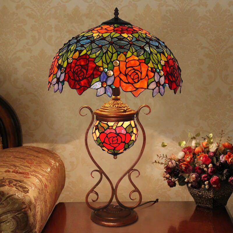 A026578ステンドグラスランプ 卓上スタンド 豪華テーブルランプ 卓上照明．