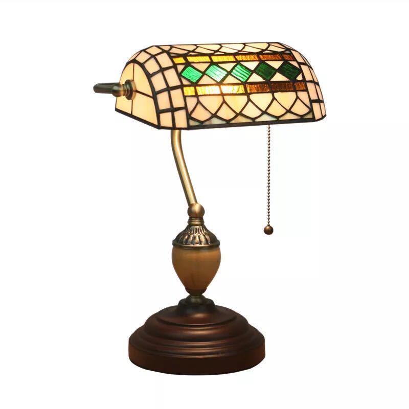 A042605ステンドグラスランプ 卓上スタンド 豪華テーブルランプ 卓上照明 ．ガラス工芸スタンド