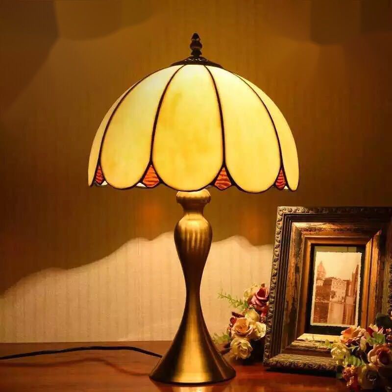 A042628ステンドグラスランプ 卓上スタンド 豪華テーブルランプ 卓上照明 ガラス工芸スタンド．銅スタ..