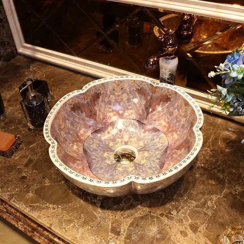 サイズ（cm）：幅：41奥行き：41高さ：15素材：陶器取付について：取付工事はお近くの工務店様にご相談してください＜ 重量物なので同梱はできません ＞★在庫は日々変動しておりますので万が一売り切れの場合は注文をキャンセルさせて頂く場合がございます。お早めにご注文お願い致します。★購入後のキャンセルは、ご遠慮ください。★検品のため開封してある場合があります。★在庫状況により、お届けまでお時間が掛かる場合がございます。また、生産中止等の理由でお届け出来ない場合がございます。★複数ご注文の場合やお急ぎの場合は必ず事前に納期のお質問をお願いいたします。★付属排水栓，32φのトラップと接続できます。排水金具：排水上部直径6.5センチ　下部配管直径3.2センチ注意事項1、ご利用のPC環境により、実際の商品と色が異なる場合がございます。予めご了承ください。2、新品未使用品ですが、外箱に初期からのスレ、剥げ歪みなどあります。3、海外品ですので、気にされる方はご遠慮下さい。4、この商品は、購入後発送まで8~10日程度を要しますので、ご理解の上ご購入頂きますようお願い致します5、この商品は、全て手作り手描きの製品のため、商品により重量・形状の歪み・個体差、釉薬の掠れ、 針穴のような凹み、滲み、色とび、黒点、多少の傷・欠け、突起、ざらつき、濃淡差、色ムラなどがある 場合がございますが不良商品ではございません。素材の色・風合いなど、ディスプレーにより、一部写真と実物が異なる場合がございますので、あらか じめご了承ください。上記理由の返品交換は承ることが出来ませんので予めご了承くださいませ
