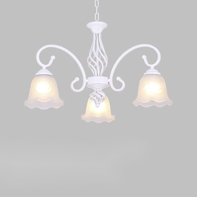 ■E26白熱球、電球型蛍光灯、LED電球使用可能■使用電球：3個（※電球は付属しておりません）■本体サイズ：幅約65 x 高さ73 cm■部品材質：金属、合金、鉄、樹脂、ガラス★取付工事は電気工事士にご相談してください。購入後のキャンセルは、ご遠慮ください。★検品のため開封してある場合があります。★複数ご注文の場合やお急ぎの場合は必ず事前に納期のお質問をお願いいたします。注意事項1、ランプがつくかどうかの確認をしてから出荷しますので、多少緩衝材がいたんだりします。ご了承ください。プロの職人さんによる手造りランプのため、大きさや色合い、接合部分など機械的に作ったものとは違って、一つ一つ違います。アウトレット込みです。2、表記と多少の差異が生じることもござ います。予めご了承の上、お買い求めくださいませ3、ご利用のPC環境により、実際の商品と色が異なる場合がございます。予めご了承ください。4、新品未使用品ですが、外箱に初期からのスレ、剥げ歪みなどあります。5、海外品ですので、気にされる方はご遠慮下さい。6、この商品は、全て手作り手描きの製品のため、商品により重量・形状の歪み・個体差、釉薬の掠れ、 針穴のような凹み、滲み、色とび、黒点、多少の傷・欠け、突起、ざらつき、濃淡差、色ムラなどがある 場合がございますが不良商品ではございません。7、素材の色・風合いなど、ディスプレーにより、一部写真と実物が異なる場合がございますので、あらか じめご了承ください。8、この商品は、購入後発送まで7~9日程度を要しますので、ご理解の上ご購入頂きますようお願い致します，お急ぎの方はご注文をご遠慮ください上記理由の返品交換は承ることが出来ませんので予めご了承くださいませ。