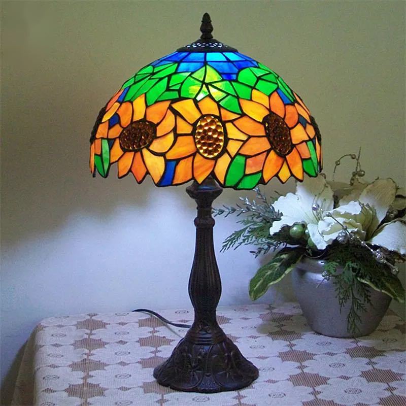 A042700ステンドグラスランプ 卓上スタンド 豪華テーブルランプ 卓上照明 ．ガラス工芸スタンド~