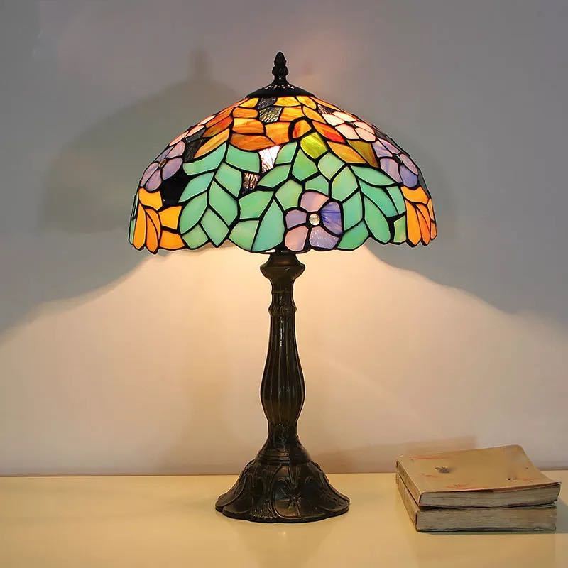 A019382ステンドグラスランプ 卓上スタンド 豪華テーブルランプ 卓上照明 ．ガラス工芸スタンド．