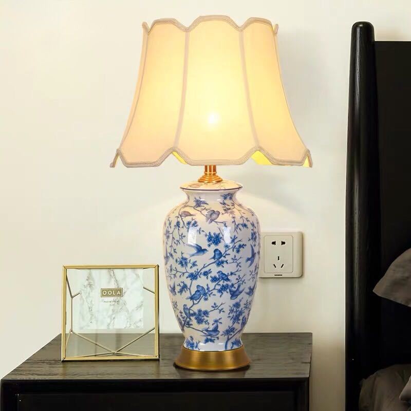 【商品仕様】■個口数：1 （〜40Wまで対応）■E26白熱球、電球型蛍光灯、LED電球使用可能■使用電球：1個（※電球は付属しておりません）■商品外寸：幅約40×高さ約72 (cm)※サイズの誤差は多少発生します。ご了承下さい。★購入後のキャンセルは、ご遠慮ください。★検品のため開封してある場合があります。★複数ご注文の場合やお急ぎの場合は必ず事前に納期のお質問をお願いいたします。注意事項1、ご利用のPC環境により、実際の商品と色が異なる場合がございます。予めご了承ください。2、新品未使用品ですが、外箱に初期からのスレ、剥げ歪みなどあります。3、海外品ですので、気にされる方はご遠慮下さい。4、この商品は、購入後発送まで8日程度を要しますので、ご理解の上ご購入頂きますようお願い致します，お急ぎの方はご注文をご遠慮ください5、素材の色・風合いなど、ディスプレーにより、一部写真と実物が異なる場合がございますので、あらか じめご了承ください。上記理由の返品交換は承ることが出来ませんので予めご了承くださいませ