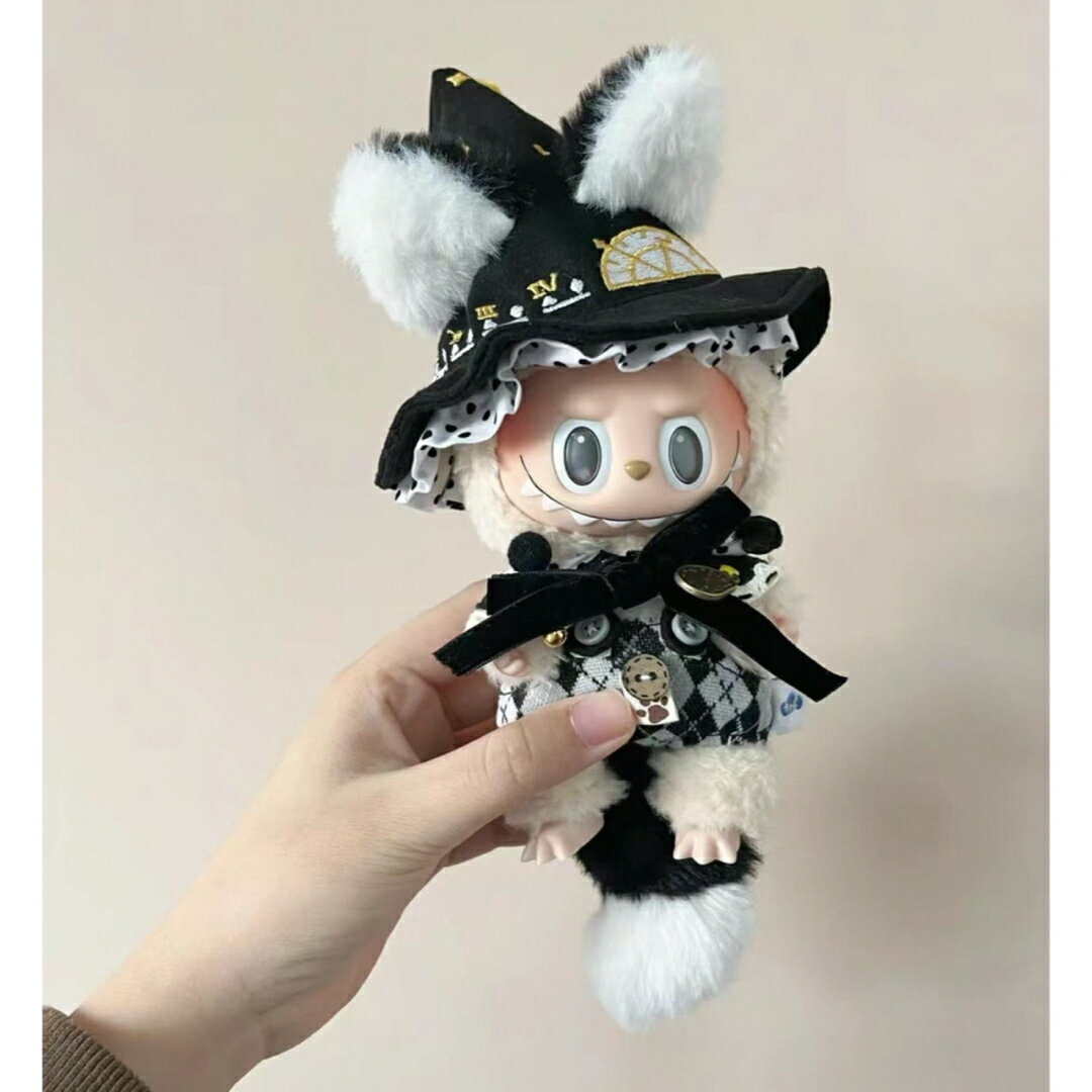 商品説明 POPMARTポップマート&nbsp;LABUBU&nbsp;ラブブ商品は着替えのみ、labubu本体を付いてないです。セット内容☆&nbsp;帽子☆&nbsp;服※丁寧にお作りしていますが、素人ハンドメイド品の為縫い目のズレ、歪...