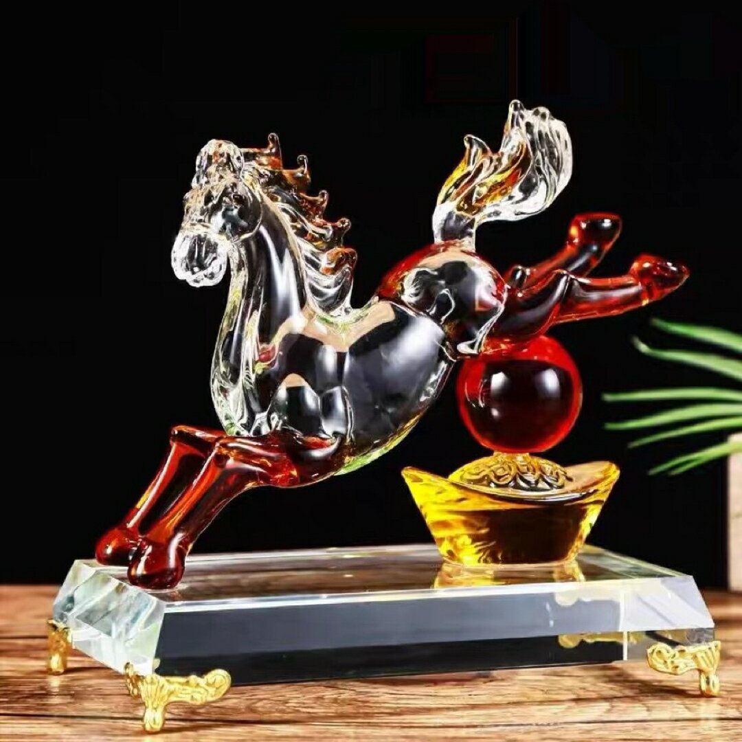 クリスタル招財馬 香檳色 金運 商売繁盛 透明オブジェ 台座付き インテリア置物