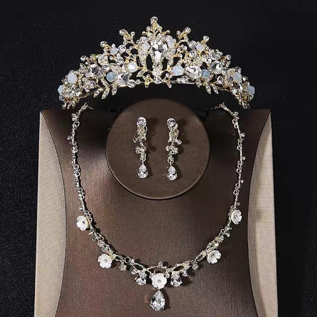 A004970ウェディング 花嫁3点セット ．アクセサリー ティアラ+イヤリング+ネックレス
