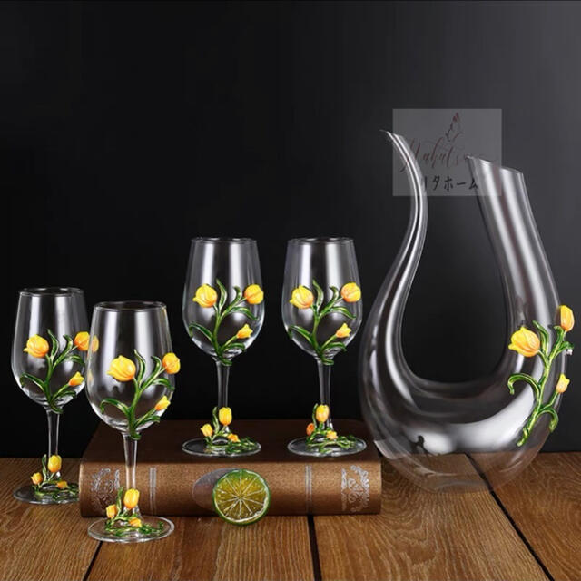 商品説明 サイズ：口径 6.5cm高さ 21cm4点グラス（350ml)1点ワインディキャンタ(1500ml)☆☆★★★★★★★★★★★★★☆☆◆お客様のご覧になっているモニター等により多少色が異なる場合がございます。あらかじめご了承ください。◆複数ご注文の場合やお急ぎの場合は必ず事前に納期のお質問をお願いいたします。◆サイズの誤差は多少発生します。ご了承下さい。☆☆★★★★★★★★★★★★★☆☆注意事項1丶ご利用のPC環境により、実際の商品と色が異なる場合がございます。予めご了承ください。2丶新品未使用品ですが、外箱に初期からのスレ、剥げ歪みなどあります。商品が輸送中に破損しないよう、木箱で商品を詰めてしまう場合がございますので、ご了承ください。3丶ご注文完了後、お客様都合による交換キャンセル及び不良品以外のご返品ご交換はお受け致しておりません。4丶梱包材のみの損傷や、お客様のイメージ違いによる性能、色、形、サイズの違い、ご注文間違い等による返品もお受けできません。配送なので軽微な傷などがつく場合がありますので、 神経質な方のご購入はご遠慮ください。6丶品質に極端なこだわりをお持ちの方、極端に神経質な方はご購入ご遠慮ください，返品は対応していません7丶きちんと検品しておりますが、日本製に比べ作りが甘い場合がございます。傷がある場合がございます。完璧を求める方は入札をお控えください。8丶あくまで画像はイメージですので、商品改良の為パッケージや一部仕様が少し変更になる場合もございます。9丶照明器具梱布時多少緩衝材がいたんだりします。ご了承ください。上記理由の返品交換は承ることが出来ませんので予めご了承くださいませ