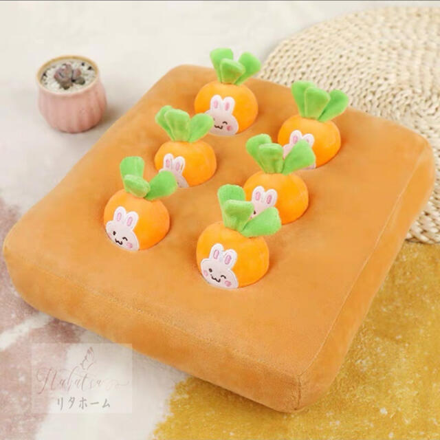 商品説明 【安全な素材】高品質のぬいぐるみと綿の生地でできており、柔らかくて耐久性があり、毒性がなく、環境に優しく、ペットが噛んだり遊んだりしても安全です。【知育玩具】掘ることは中小型犬に非常に適していますが、強く噛むことはお勧めしません。サイズ：32x32cm☆☆★★★★★★★★★★★★★☆☆◆お客様のご覧になっているモニター等により多少色が異なる場合がございます。あらかじめご了承ください。◆複数ご注文の場合やお急ぎの場合は必ず事前に納期のお質問をお願いいたします。◆サイズの誤差は多少発生します。ご了承下さい。◆当店は販売のみとなっておりますので、商品の使用方法等についてのお問い合わせにはお答え出来ません。☆☆★★★★★★★★★★★★★☆☆注意事項1丶こちらの商品は海外製の新品です。撮影時の照明やPC環境によって実際の商品と色が違う場合があります。2丶輸入品で日本語の説明がない場合があり、サポートもございませんので商品知識のある方のみご入札下さい。原則ノークレームノーリターンでお願い致します。3丶製品のデザイン・仕様は改良の為、予告なく変更する場合がございます。4丶ご注文についてご入札後のキャンセル・落札後のキャンセルは一切お受け出来ませんので、よくご確認の上、入札をお願い致します。 代引き引き換え、局留めは受け付けておりません。5丶取り扱っている商品は、海外・アジア製品になります。きちんと全ての商品の検品をしておりますが、日本製に比べると作りが甘い場合があります。完璧を求められる方は入札をお控えください。6丶初期不良、輸送中の破損等は返金対応させて頂きます。その際はご到着から2日以内にご連絡をお願い致し7丶新品未使用品ですが、外箱に初期からのスレ、剥げ歪みなどあります8丶この商品は、購入後発送まで7日程度を要しますので、ご理解の上ご購入頂きますようお願い致します上記理由の返品交換は承ることが出来ませんので予めご了承くださいませ。
