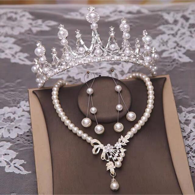 A057913ウェディング 花嫁3点セット .アクセサリー ティアラ+イヤリング+ネックレス