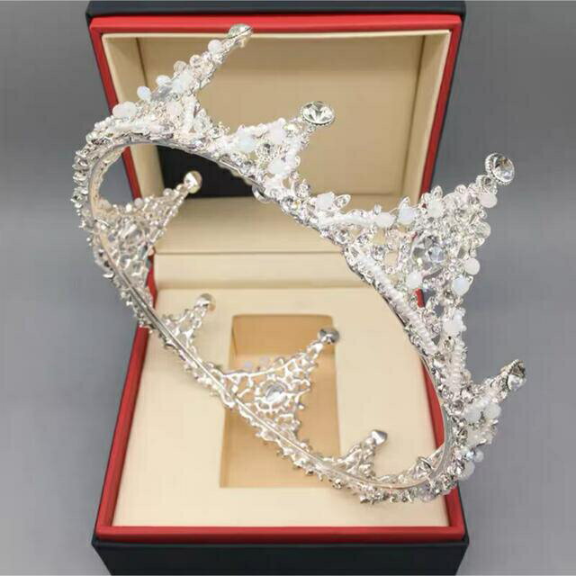 A058083ウェディング 花嫁3点セット ．アクセサリー ティアラ+イヤリング+ネックレス