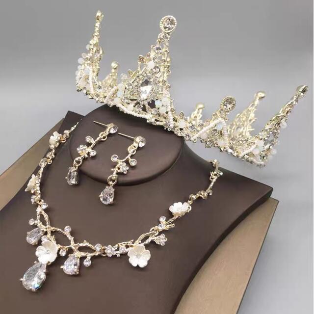 A058085ウェディング 花嫁3点セット .アクセサリー ティアラ+イヤリング+ネックレス