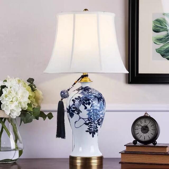 商品説明 【商品仕様】■個口数：1&nbsp;（〜40Wまで対応）■E26白熱球、電球型蛍光灯、LED電球使用可能■使用電球：1個（※電球は付属しておりません）■商品外寸：幅約40&nbsp;x&nbsp;高さ約68&nbsp;(cm)☆☆★★★★★★★★★★★★★☆☆◆お客様のご覧になっているモニター等により多少色が異なる場合がございます。あらかじめご了承ください。◆複数ご注文の場合やお急ぎの場合は必ず事前に納期のお質問をお願いいたします。◆サイズの誤差は多少発生します。ご了承下さい。☆☆★★★★★★★★★★★★★☆☆注意事項1丶ご利用のPC環境により、実際の商品と色が異なる場合がございます。予めご了承ください。2丶新品未使用品ですが、外箱に初期からのスレ、剥げ歪みなどあります。商品が輸送中に破損しないよう、木箱で商品を詰めてしまう場合がございますので、ご了承ください。3丶ご注文完了後、お客様都合による交換キャンセル及び不良品以外のご返品ご交換はお受け致しておりません。4丶梱包材のみの損傷や、お客様のイメージ違いによる性能、色、形、サイズの違い、ご注文間違い等による返品もお受けできません。配送なので軽微な傷などがつく場合がありますので、&nbsp;神経質な方のご購入はご遠慮ください。6丶品質に極端なこだわりをお持ちの方、極端に神経質な方はご購入ご遠慮ください，返品は対応していません7丶きちんと検品しておりますが、日本製に比べ作りが甘い場合がございます。傷がある場合がございます。完璧を求める方は入札をお控えください。8丶あくまで画像はイメージですので、商品改良の為パッケージや一部仕様が少し変更になる場合もございます。上記理由の返品交換は承ることが出来ませんので予めご了承くださいませ。