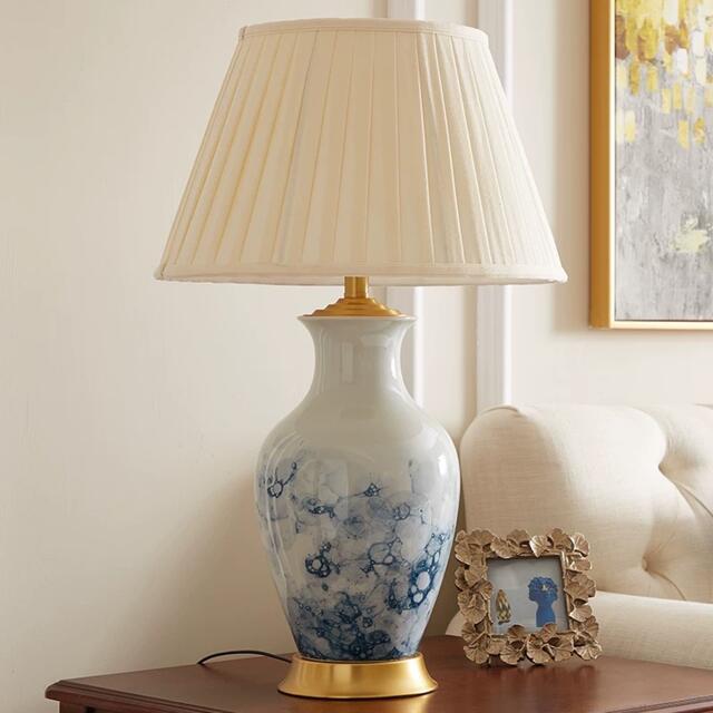 商品説明 【商品仕様】■個口数：1&nbsp;（〜40Wまで対応）■E26白熱球、電球型蛍光灯、LED電球使用可能■使用電球：1個（※電球は付属しておりません）■商品外寸：幅約42&nbsp;x&nbsp;高さ約71&nbsp;(cm)☆☆★★★★★★★★★★★★★☆☆◆お客様のご覧になっているモニター等により多少色が異なる場合がございます。あらかじめご了承ください。◆複数ご注文の場合やお急ぎの場合は必ず事前に納期のお質問をお願いいたします。◆サイズの誤差は多少発生します。ご了承下さい。☆☆★★★★★★★★★★★★★☆☆注意事項1丶ご利用のPC環境により、実際の商品と色が異なる場合がございます。予めご了承ください。2丶新品未使用品ですが、外箱に初期からのスレ、剥げ歪みなどあります。商品が輸送中に破損しないよう、木箱で商品を詰めてしまう場合がございますので、ご了承ください。3丶ご注文完了後、お客様都合による交換キャンセル及び不良品以外のご返品ご交換はお受け致しておりません。4丶梱包材のみの損傷や、お客様のイメージ違いによる性能、色、形、サイズの違い、ご注文間違い等による返品もお受けできません。配送なので軽微な傷などがつく場合がありますので、&nbsp;神経質な方のご購入はご遠慮ください。6丶品質に極端なこだわりをお持ちの方、極端に神経質な方はご購入ご遠慮ください，返品は対応していません7丶きちんと検品しておりますが、日本製に比べ作りが甘い場合がございます。傷がある場合がございます。完璧を求める方は入札をお控えください。8丶あくまで画像はイメージですので、商品改良の為パッケージや一部仕様が少し変更になる場合もございます。上記理由の返品交換は承ることが出来ませんので予めご了承くださいませ。