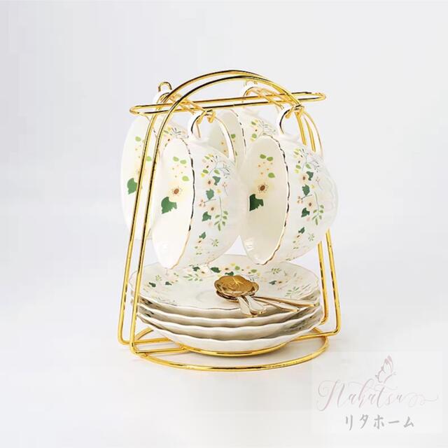 商品説明 素材・材質:陶器&nbsp;セット内容:カップ＆ソーサー4客スプーンx4点カップランクx1点☆☆★★★★★★★★★★★★★☆☆◆お客様のご覧になっているモニター等により多少色が異なる場合がございます。あらかじめご了承ください。◆複数ご注文の場合やお急ぎの場合は必ず事前に納期のお質問をお願いいたします。◆サイズの誤差は多少発生します。ご了承下さい。☆☆★★★★★★★★★★★★★☆☆注意事項1丶ご利用のPC環境により、実際の商品と色が異なる場合がございます。予めご了承ください。2丶新品未使用品ですが、外箱に初期からのスレ、剥げ歪みなどあります。商品が輸送中に破損しないよう、木箱で商品を詰めてしまう場合がございますので、ご了承ください。3丶ご注文完了後、お客様都合による交換キャンセル及び不良品以外のご返品ご交換はお受け致しておりません。4丶梱包材のみの損傷や、お客様のイメージ違いによる性能、色、形、サイズの違い、ご注文間違い等による返品もお受けできません。配送なので軽微な傷などがつく場合がありますので、&nbsp;神経質な方のご購入はご遠慮ください。6丶品質に極端なこだわりをお持ちの方、極端に神経質な方はご購入ご遠慮ください，返品は対応していません7丶きちんと検品しておりますが、日本製に比べ作りが甘い場合がございます。傷がある場合がございます。完璧を求める方は入札をお控えください。8丶あくまで画像はイメージですので、商品改良の為パッケージや一部仕様が少し変更になる場合もございます。この商品は、全て手作り手描きの製品のため、商品により重量・形状の歪み・個体差、釉薬の掠れ、&nbsp;針穴のような凹み、滲み、色とび、黒点、多少の傷・欠け、突起、ざらつき、濃淡差、色ムラなどがある&nbsp;場合がございますが不良商品ではございません。上記理由の返品交換は承ることが出来ませんので予めご了承くださいませ。
