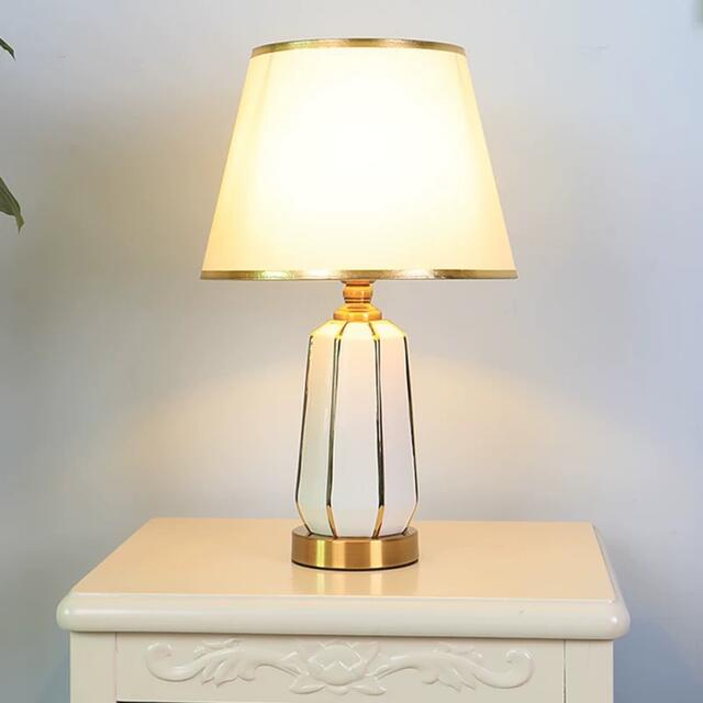 商品説明 【商品仕様】■個口数：1&nbsp;（〜40Wまで対応）■E26白熱球、電球型蛍光灯、LED電球使用可能■使用電球：1個（※電球は付属しておりません）■商品外寸：幅30&nbsp;&nbsp;×高さ49&nbsp;(cm)☆☆★★★★★★★★★★★★★☆☆&nbsp;◆お客様のご覧になっているモニター等により多少色が異なる場合がございます。あらかじめご了承ください。&nbsp;◆複数ご注文の場合やお急ぎの場合は必ず事前に納期のお質問をお願いいたします。&nbsp;◆サイズの誤差は多少発生します。ご了承下さい。&nbsp;◆当店は販売のみとなっておりますので、商品の使用方法等についてのお問い合わせにはお答え出来ません。&nbsp;☆☆★★★★★★★★★★★★★☆☆&nbsp;注意事項1丶ご利用のPC環境により、実際の商品と色が異なる場合がございます。予めご了承ください。2丶新品未使用品ですが、外箱に初期からのスレ、剥げ歪みなどあります。3、海外品ですので、気にされる方はご遠慮下さい。4丶ご注文完了後、お客様都合による交換キャンセル及び不良品以外のご返品ご交換はお受け致しておりません。5丶梱包材のみの損傷や、お客様のイメージ違いによる性能、色、形、サイズの違い、ご注文間違い等による返品もお受けできません。配送なので軽微な傷などがつく場合がありますので、&nbsp;神経質な方のご購入はご遠慮ください。6丶販売条件について海外輸入製品の為、日本語の説明書は付いておりません。7丶品質に極端なこだわりをお持ちの方、極端に神経質な方はご購入ご遠慮ください，返品は対応していません8丶あくまで画像はイメージですので、商品改良の為パッケージや一部仕様が少し変更になる場合もございます。上記理由の返品交換は承ることが出来ませんので予めご了承くださいませ。&nbsp;
