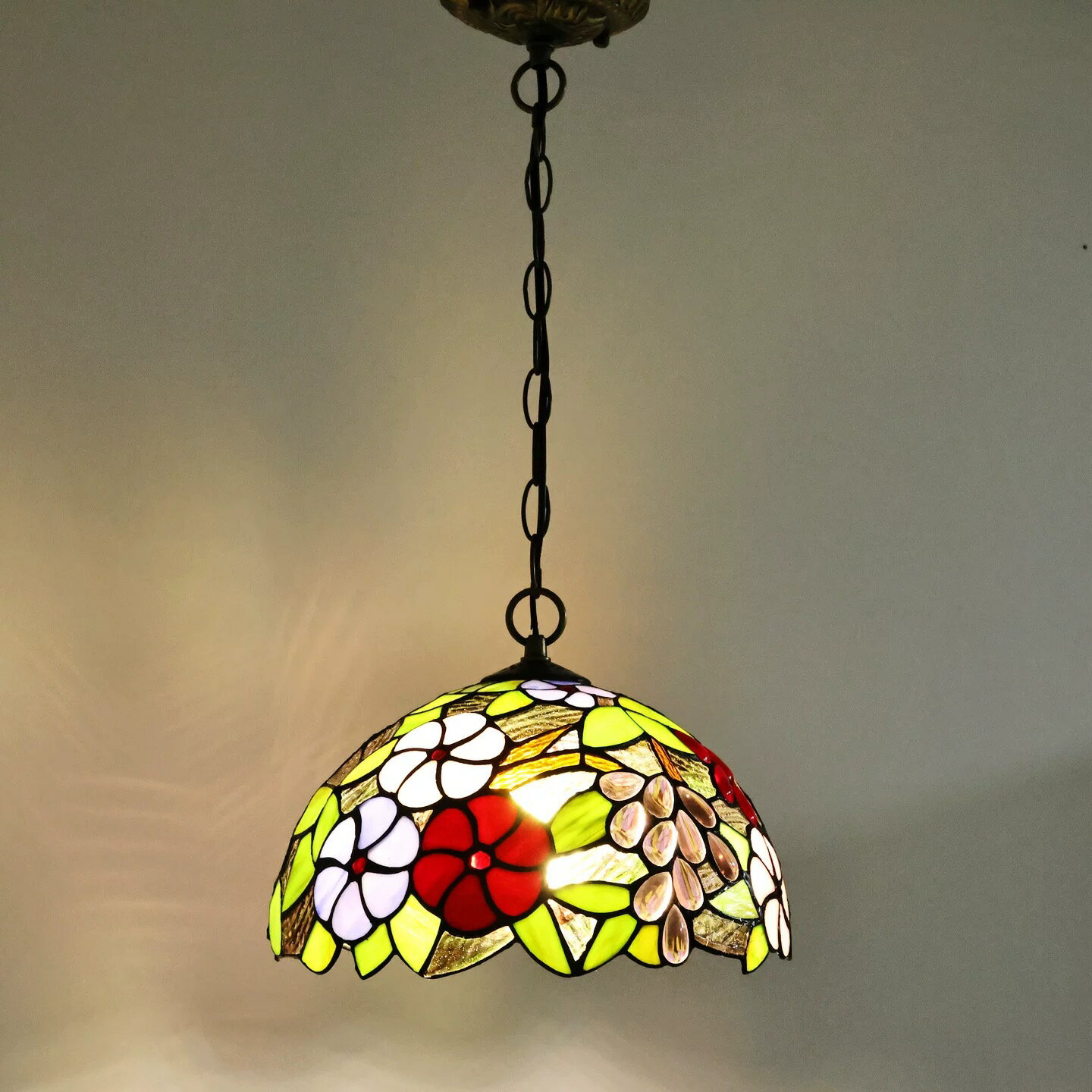 A025317ステンドグラス．ペンダントライト豪華天井照明ステンドグラスランプ ガラス工芸品． 電源直結..