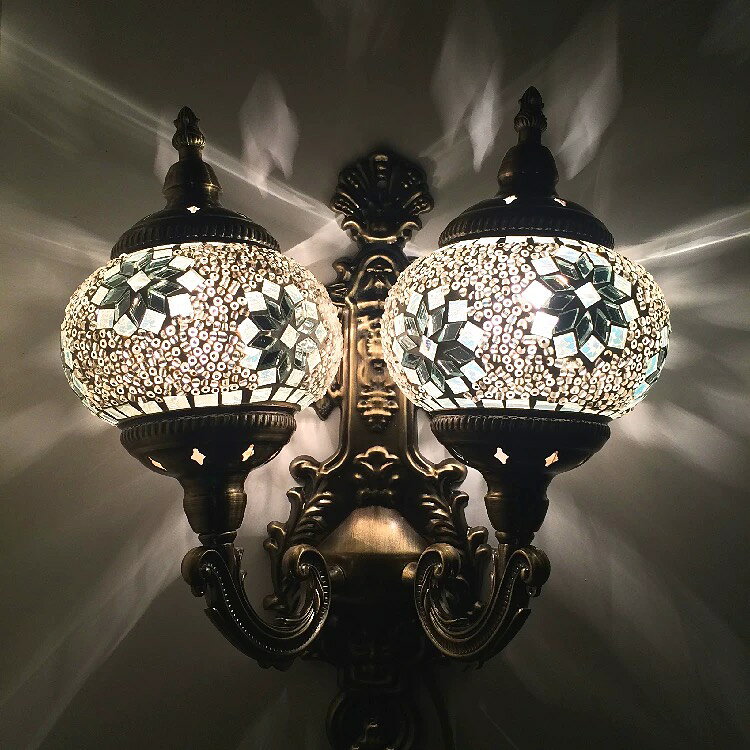 ・口金：E14・使用電球：40Wまで・外寸サイズ：(約）幅30 x 高さ40 (cm ）※電球は付属しておりません。☆☆★★★★★★★★★★★★★☆☆◆取付工事は電気工事士にご相談してください。◆お客様のご覧になっているモニター等により多少色が異なる場合がございます。あらかじめご了承ください。◆複数ご注文の場合やお急ぎの場合は必ず事前に納期のお質問をお願いいたします。◆サイズの誤差は多少発生します。ご了承下さい。☆☆★★★★★★★★★★★★★☆☆注意事項1、こちらの商品は海外製の新品です。撮影時の照明やPC環境によって実際の商品と色が違う場合があります。2、輸入品で日本語の説明がない場合があり、サポートもございませんので商品知識のある方のみ御注文下さい。4、ご注文について代引き引き換え、局留めは受け付けておりません。5、取り扱っている商品は、海外・アジア製品になります。きちんと全ての商品の検品をしておりますが、日本製に比べると作りが甘い場合があります。完璧を求められる方は御注文をお控えください。6、初期不良、輸送中の破損等は返金対応させて頂きます。その際はご到着から2日以内にご連絡をお願い致し7、新品未使用品ですが、外箱に初期からのスレ、剥げ歪みなどあります8、この商品は、購入後発送まで8日程度を要しますので、ご理解の上ご購入頂きますようお願い致します上記理由の返品交換は承ることが出来ませんので予めご了承くださいませ。