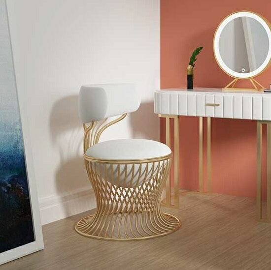 S20ソファー1人掛け コンパクトソファ ダイニングチェア イス 椅子 イス 椅子 A/S20■本体寸法：幅60 × 奥行60 高さ80 cm＜ 重量物なので同梱はできません ＞★色が選べます☆☆★★★★★★★★★★★★★☆☆ ◆お客様のご覧になっているモニター等により多少色が異なる場合がございます。あらかじめご了承ください。 ◆複数ご注文の場合やお急ぎの場合は必ず事前に納期のお質問をお願いいたします。 ◆サイズの誤差は多少発生します。ご了承下さい。 ◆当店は販売のみとなっておりますので、商品の使用方法等についてのお問い合わせにはお答え出来ません。 ☆☆★★★★★★★★★★★★★☆☆ 注意事項1丶ご利用のPC環境により、実際の商品と色が異なる場合がございます。予めご了承ください。2丶新品未使用品ですが、外箱に初期からのスレ、剥げ歪みなどあります。3、海外品ですので、気にされる方はご遠慮下さい。4丶ご注文完了後、お客様都合による交換キャンセル及び不良品以外のご返品ご交換はお受け致しておりません。5丶梱包材のみの損傷や、お客様のイメージ違いによる性能、色、形、サイズの違い、ご注文間違い等による返品もお受けできません。配送なので軽微な傷などがつく場合がありますので、 神経質な方のご購入はご遠慮ください。6丶販売条件について海外輸入製品の為、日本語の説明書は付いておりません。7丶品質に極端なこだわりをお持ちの方、極端に神経質な方はご購入ご遠慮ください，返品は対応していません8丶あくまで画像はイメージですので、商品改良の為パッケージや一部仕様が少し変更になる場合もございます。上記理由の返品交換は承ることが出来ませんので予めご了承くださいませ。 2