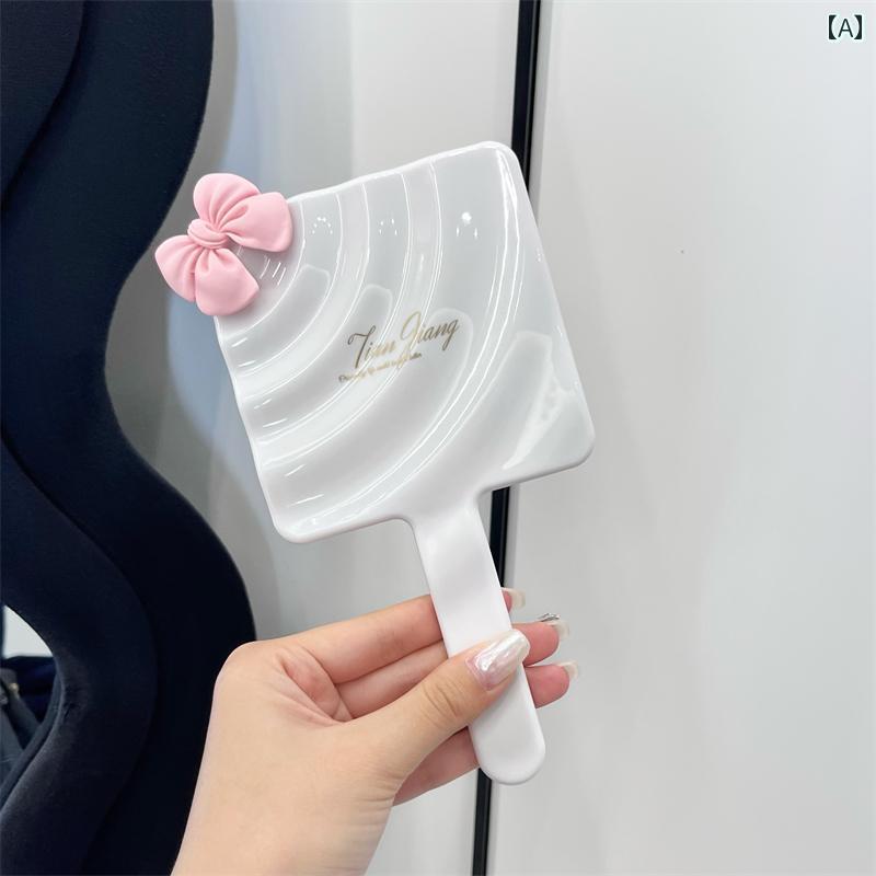 手鏡 コンパクト の 化粧 鏡 女性用 ポータブル 小型 ミラー 美容院 学生用 メイクアップ 旅行高 価値 イン スタイル