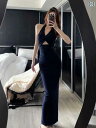 レディース トップス ホルターネック レディース トップス ホルターネック ホット ガール セクシーな V ネック 中空 ねじれ 気質 ホルターネック サスペンダー ドレス 女性 黒 背中の 開いた スリム ヒップ カバー ロング スカート