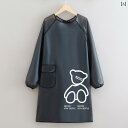透明で長袖の不織布エプロンは、男女兼用の水と油をはじく性質があり、水産やペットショップの作業服として、ウエストエプロンや衣服を簡単にきれいにすることができます。